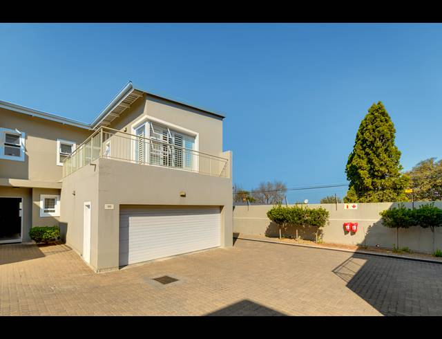 3 BEDROOM TOWNHOUSE FOR SALE IN BRYANSTON